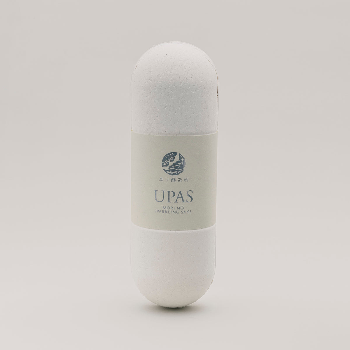 UPAS (ウパシ＝雪) Sparkling Sake 720ml の専用ギフトボックス（帯付き）